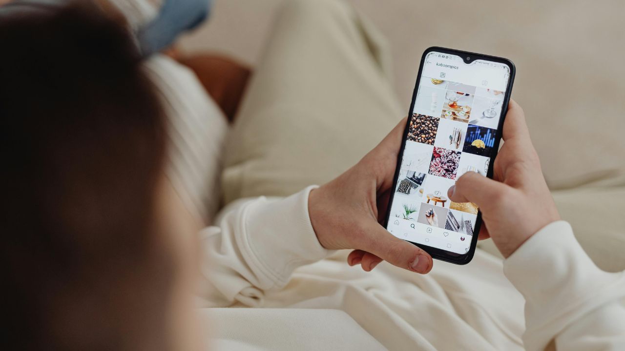 Ever wonder how marketing gurus come up with strong content that make you go “I wanna buy right now”?